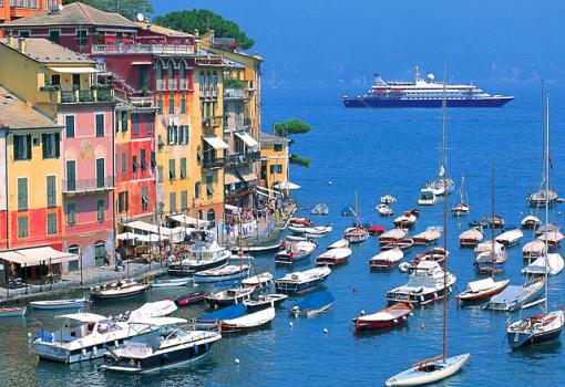 Fondeando en la bella ciudad italiana de Portofino (Génova)